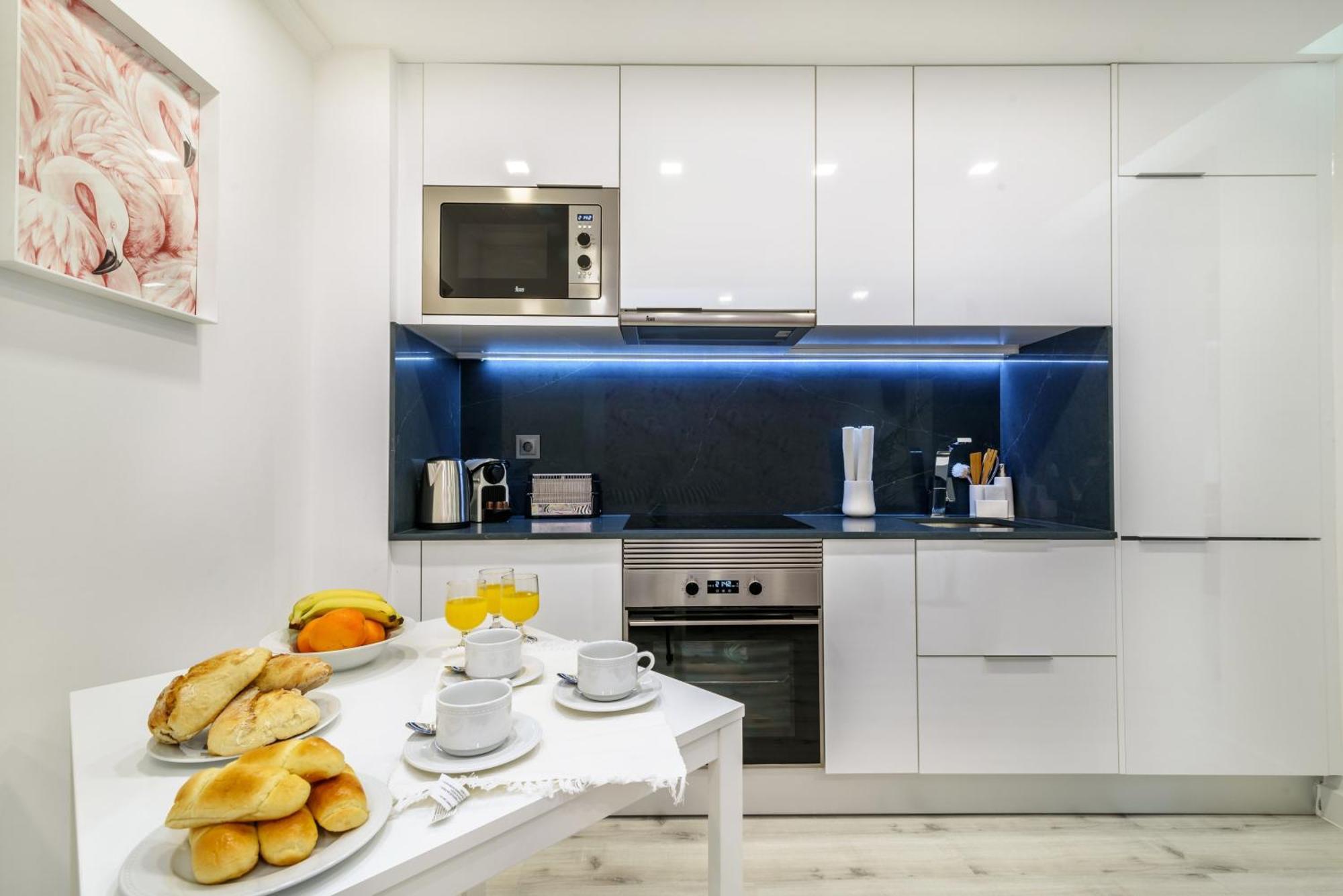 Whome City Chic Escape: Your Stylish Haven In Downtown Lissabon Exterior foto