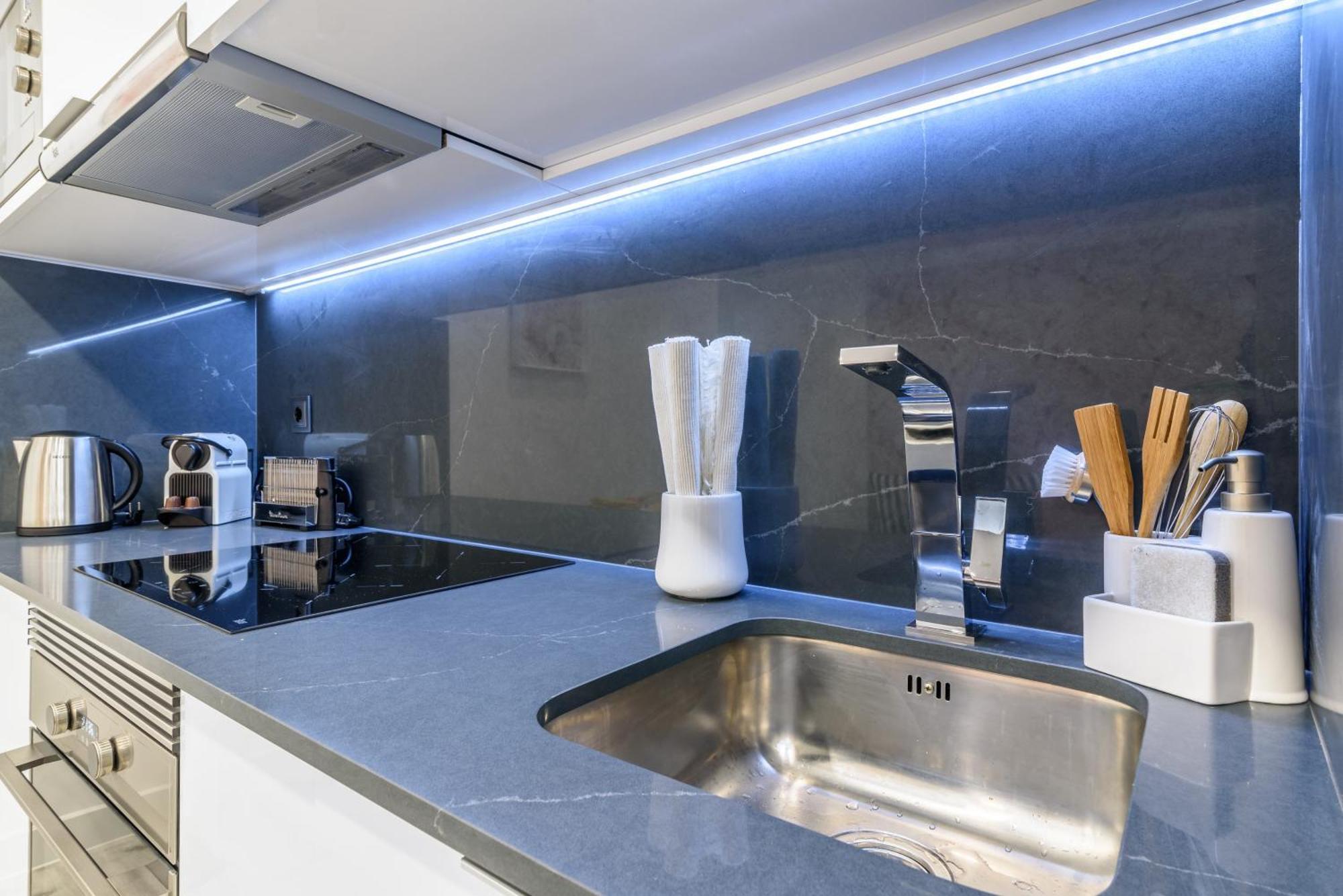 Whome City Chic Escape: Your Stylish Haven In Downtown Lissabon Exterior foto