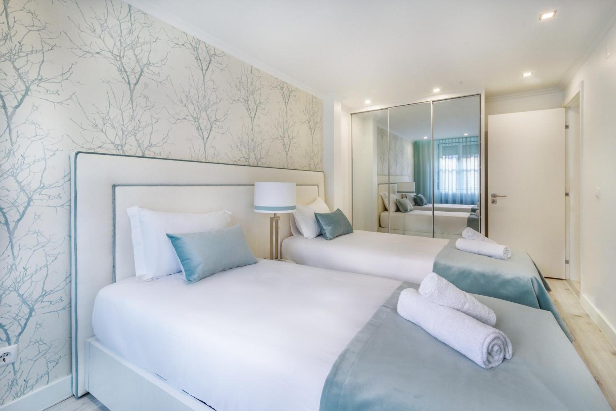 Whome City Chic Escape: Your Stylish Haven In Downtown Lissabon Exterior foto