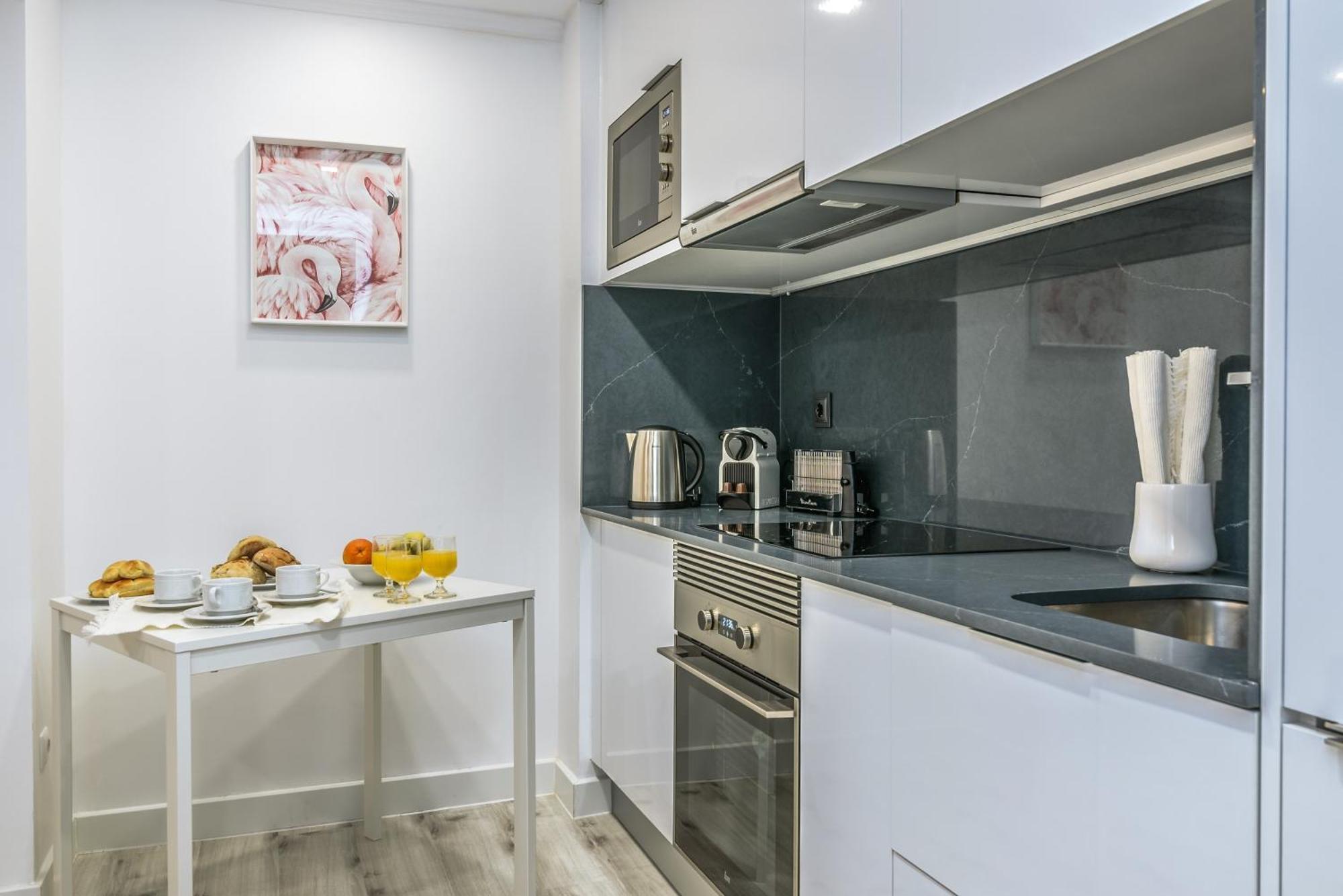 Whome City Chic Escape: Your Stylish Haven In Downtown Lissabon Exterior foto
