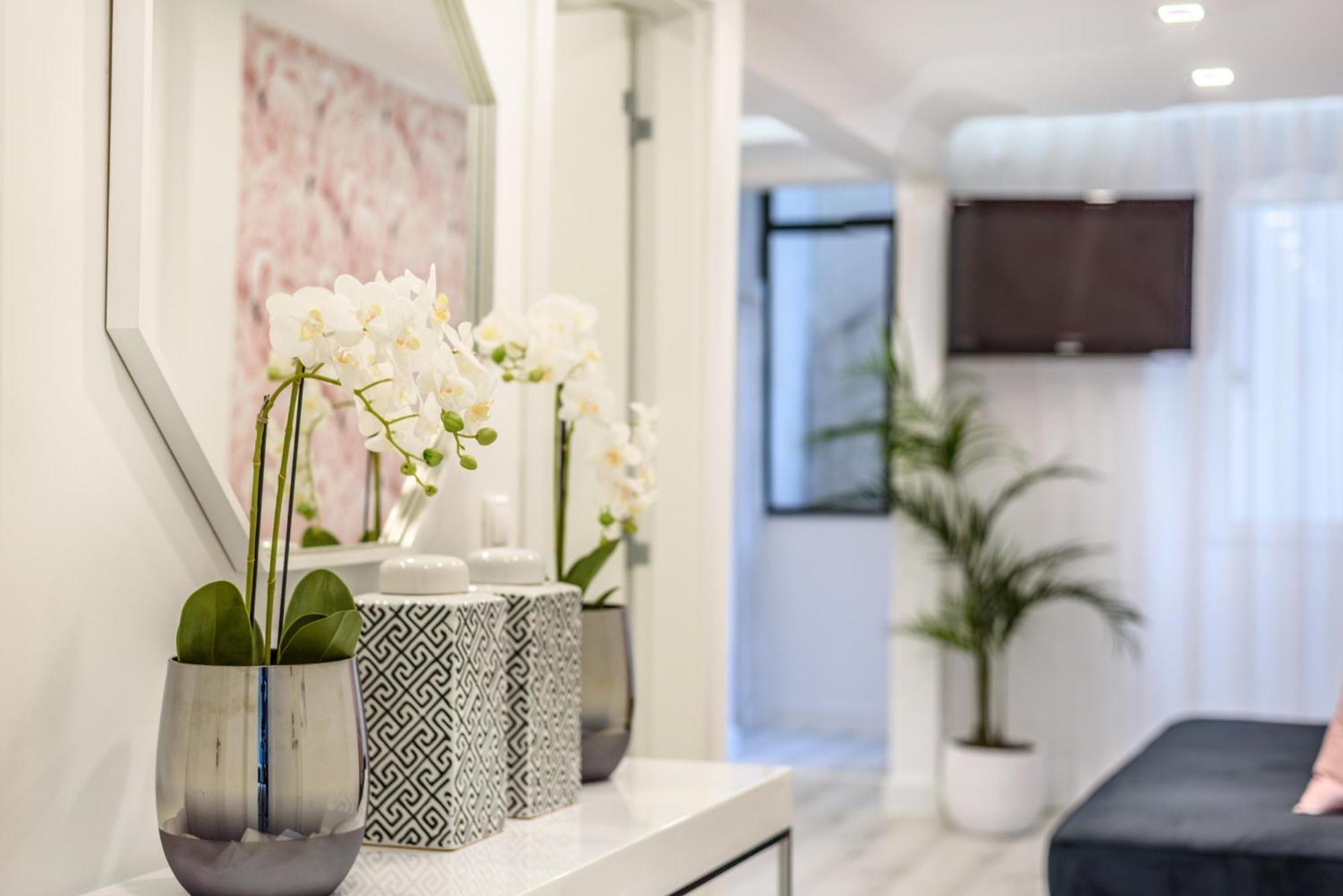 Whome City Chic Escape: Your Stylish Haven In Downtown Lissabon Exterior foto