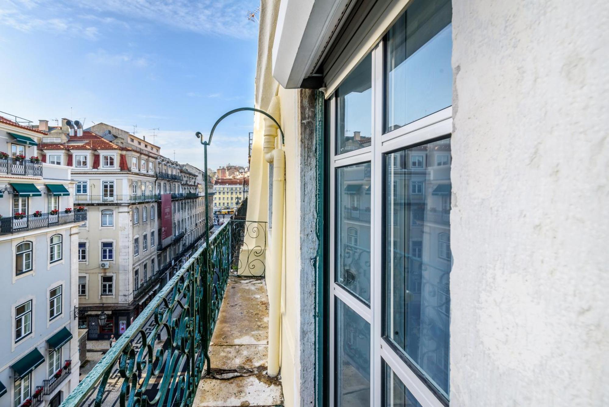 Whome City Chic Escape: Your Stylish Haven In Downtown Lissabon Exterior foto