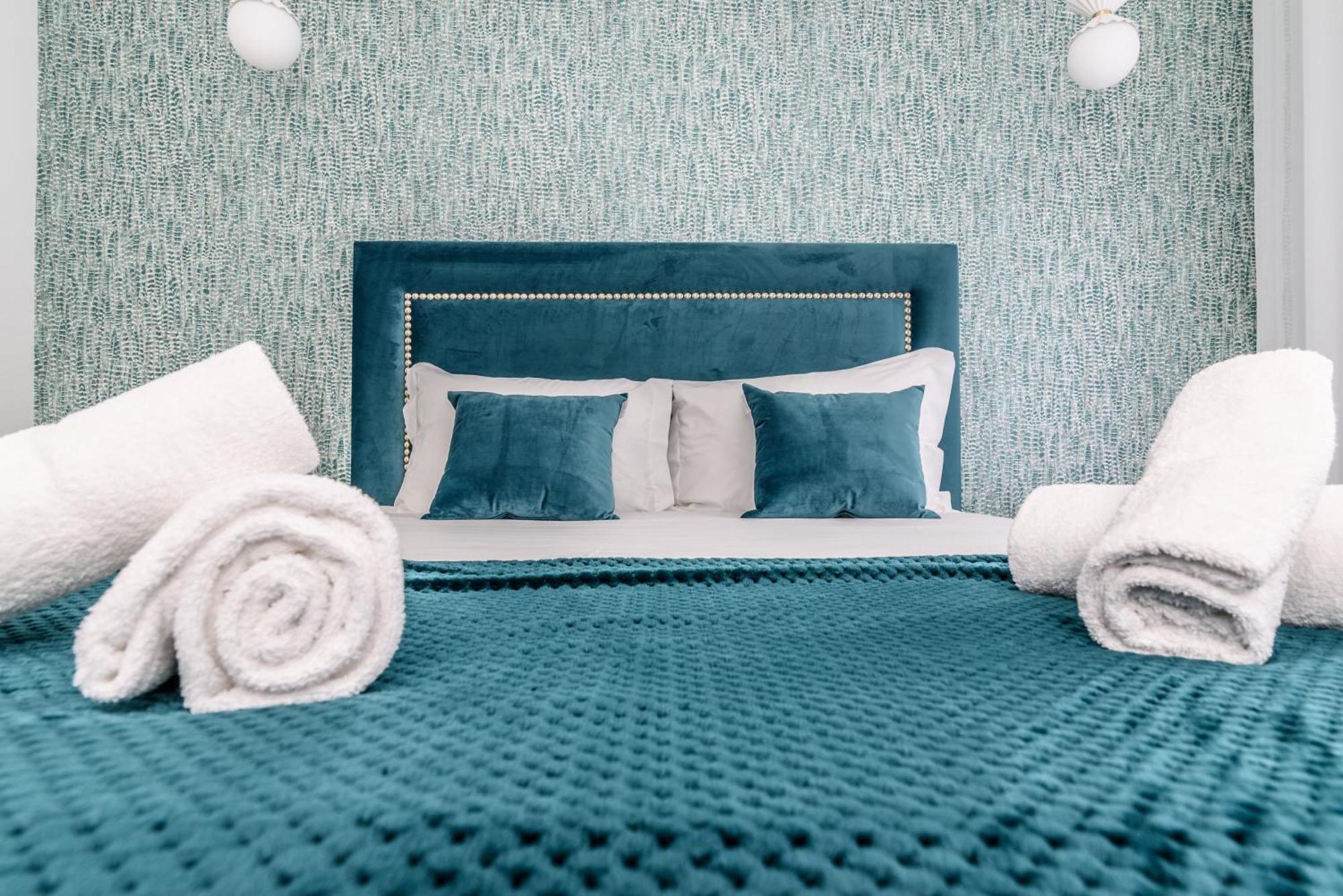 Whome City Chic Escape: Your Stylish Haven In Downtown Lissabon Exterior foto